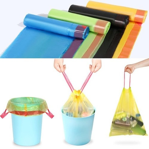Một mẫu túi đựng rác bảo được làm từ nilon tự huỷ của Đình Toàn