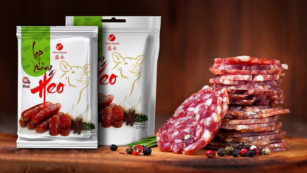 Bao bì lạp xưởng được in bằng công nghệ in trục đồng mang lại sự sang trọng và độc đáo cho sản phẩm