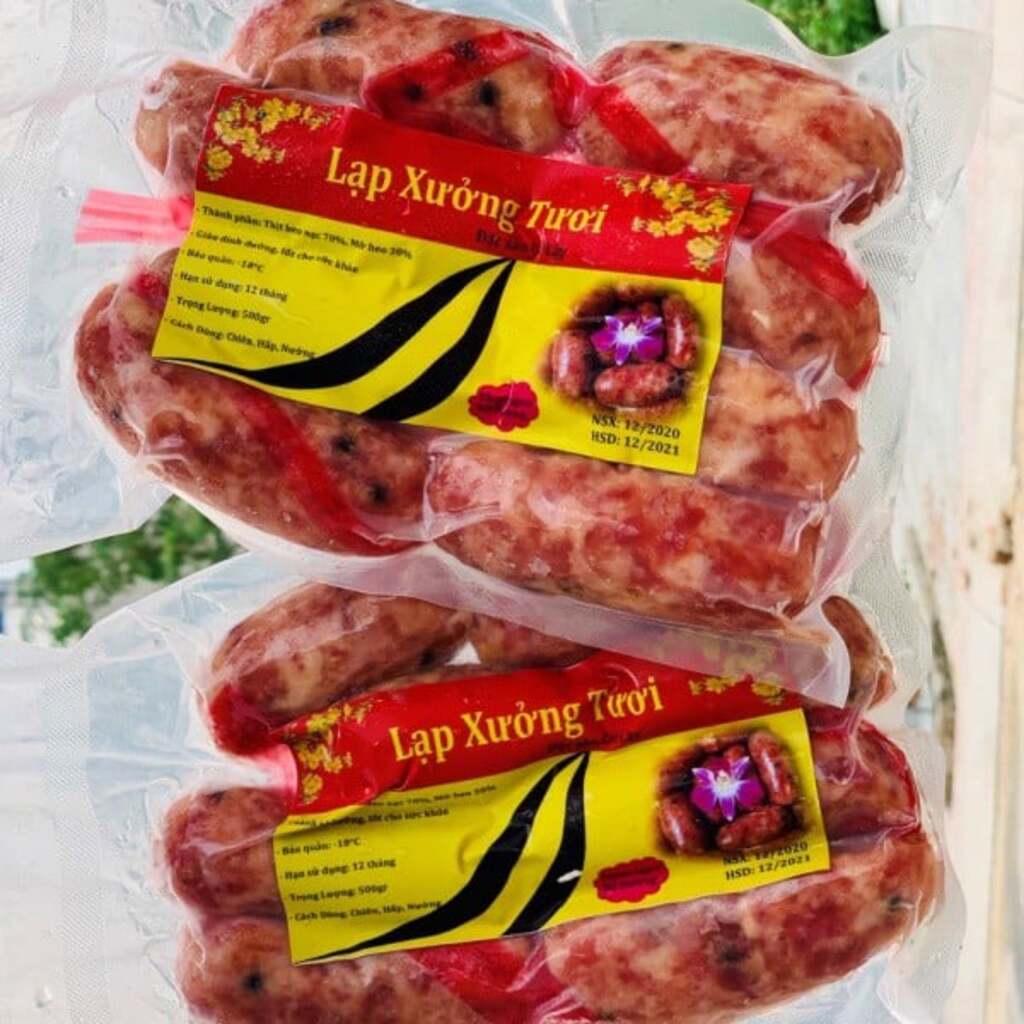 
Bao bì lạp xưởng với thương hiệu rõ ràng, uy tín sẽ tạo ấn tượng đầu tiên với khách hàng, giúp sản phẩm trở nên nổi bật và dễ cạnh tranh hơn