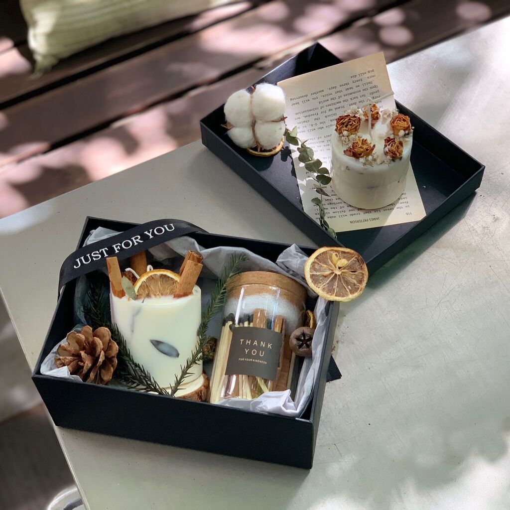 Bao bì nến thơm và những điều cần biết 10 Bao bì nến thơm được in ấn chất lượng cao giúp tăng tính thẩm mỹ cho sản phẩm, làm tăng giá trị và thu hút khách hàng