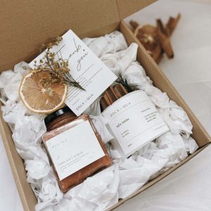 Hãy liên lạc ngay với Đình Toàn qua số Hotline 0972 378 397 nếu bạn đang cần tư vấn chi tiết dịch vụ thiết kế và in ấn bao bì nến thơm